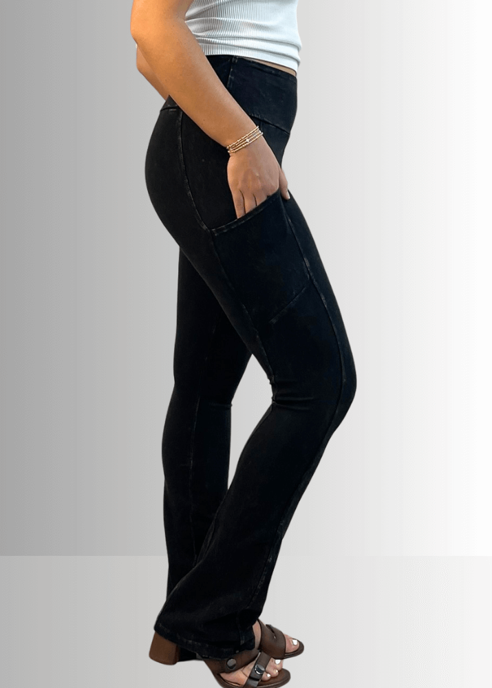 A Perfect Fit Cotton Bootcut Pocket Pants in Dark Denim