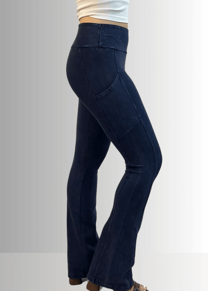 A Perfect Fit Cotton Bootcut Pocket Pants in Dark Denim