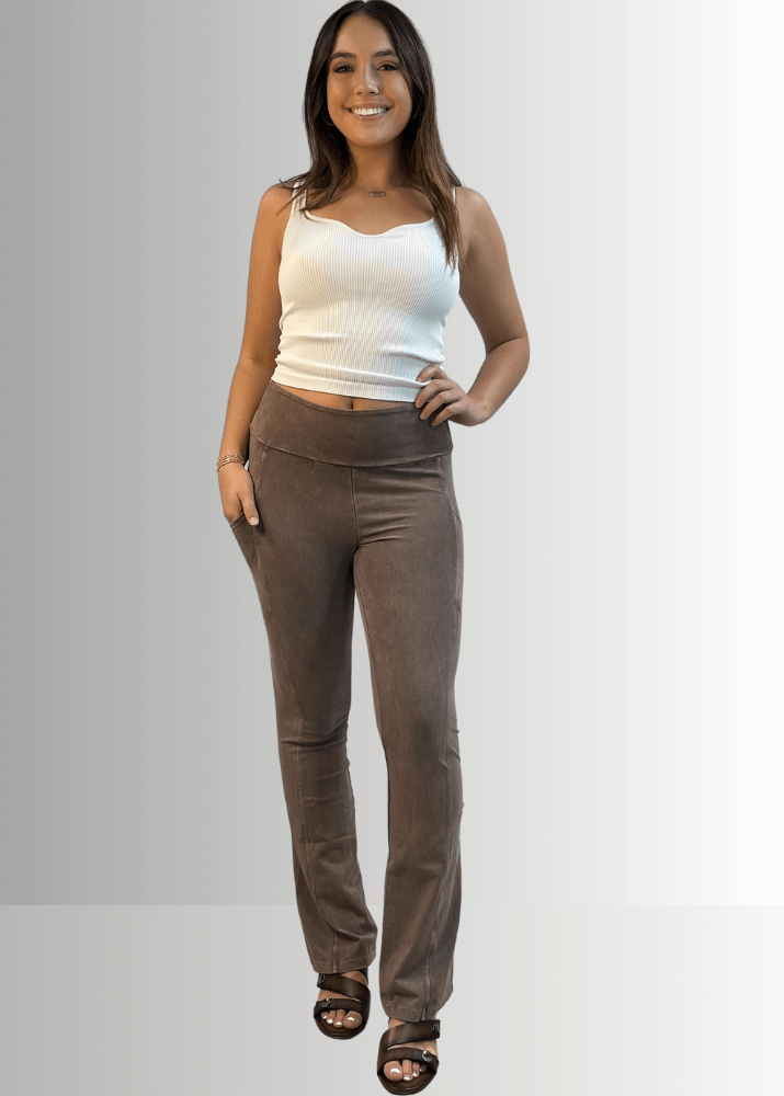 A Perfect Fit Cotton Bootcut Pocket Pants in Solid Black