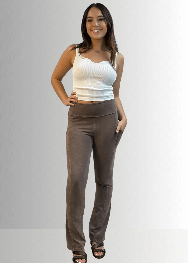 A Perfect Fit Cotton Bootcut Pocket Pants in Taupe