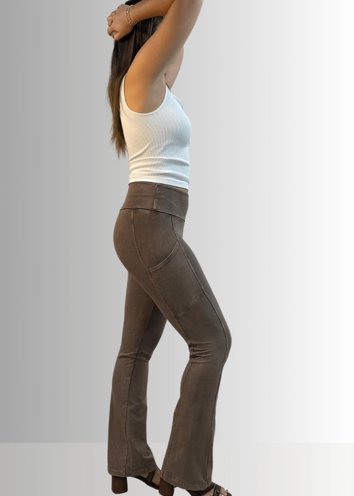 A Perfect Fit Cotton Bootcut Pocket Pants in Taupe