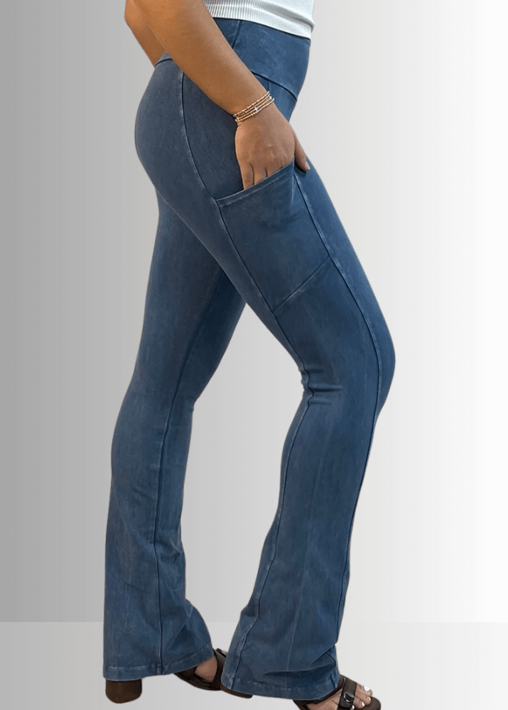 A Perfect Fit Cotton Bootcut Pocket Pants in Solid Black