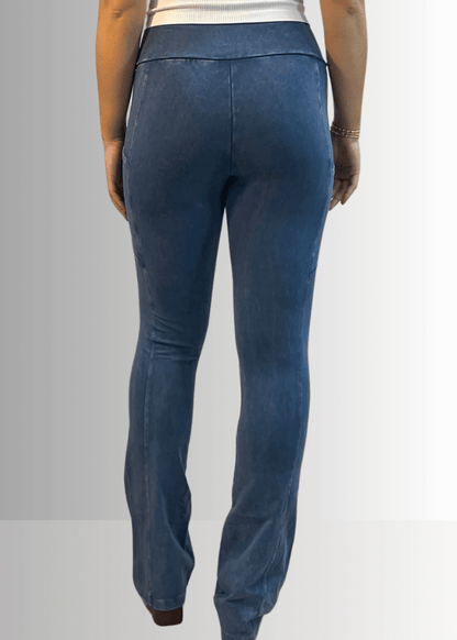A Perfect Fit Cotton Bootcut Pocket Pants in Solid Black