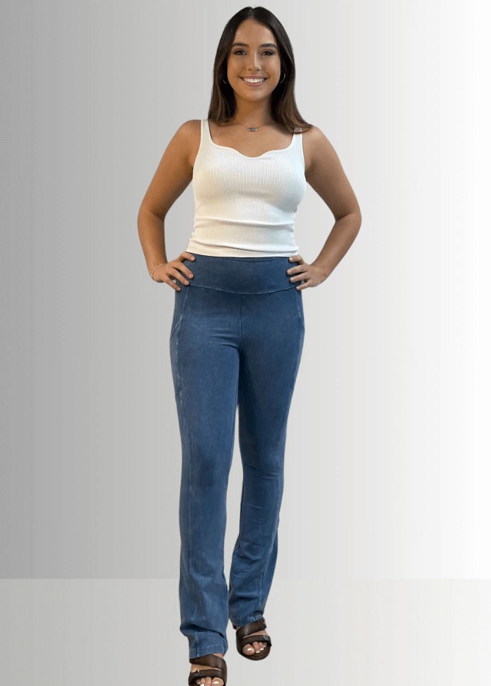 A Perfect Fit Cotton Bootcut Pocket Pants in Dark Denim