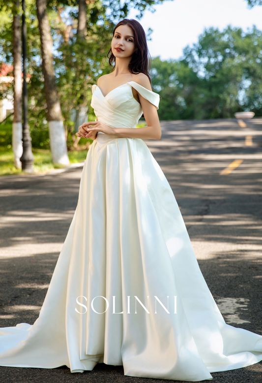Elegant Basque Waist Satin Wedding Dress with Timeless Silhouette