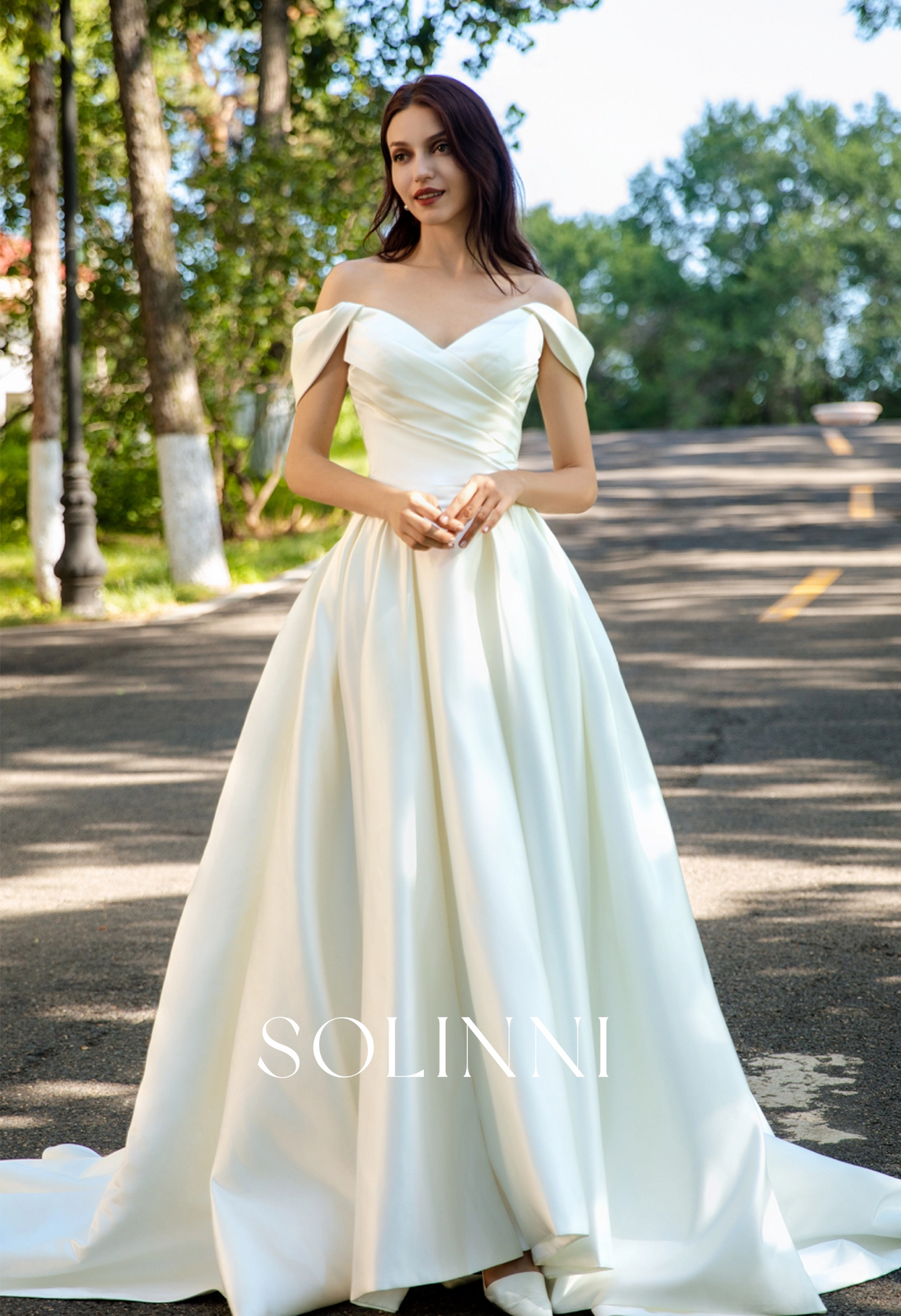 Elegant Basque Waist Satin Wedding Dress with Timeless Silhouette