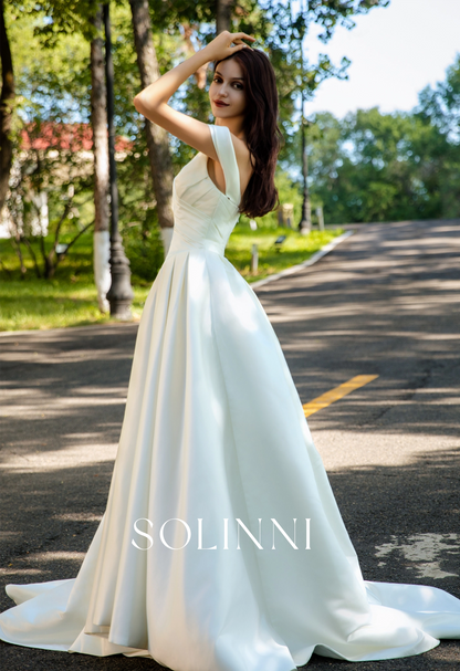 Elegant Basque Waist Satin Wedding Dress with Timeless Silhouette