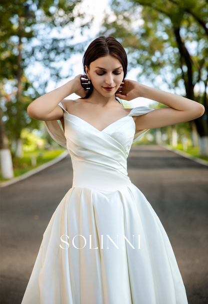 Elegant Basque Waist Satin Wedding Dress with Timeless Silhouette