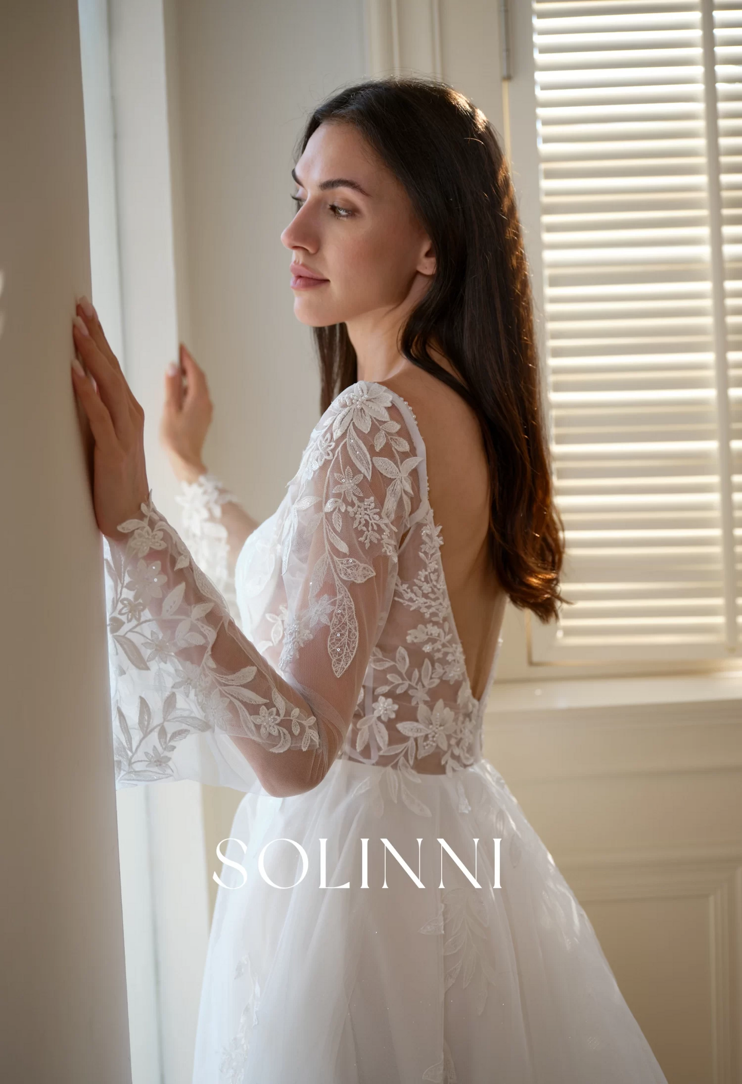 Luce – Lace A-Line Wedding Dress with Detachable Bell Sleeves｜Solinni