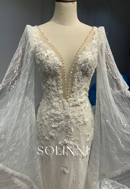 Form-fitting Gown with cape sleeves and lace embroidery