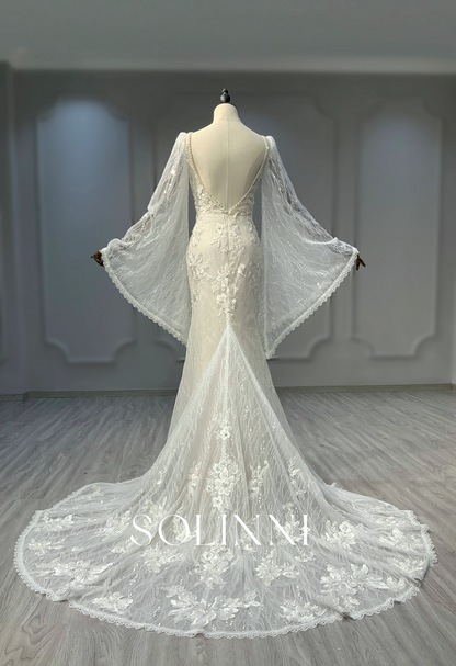 Form-fitting Gown with cape sleeves and lace embroidery