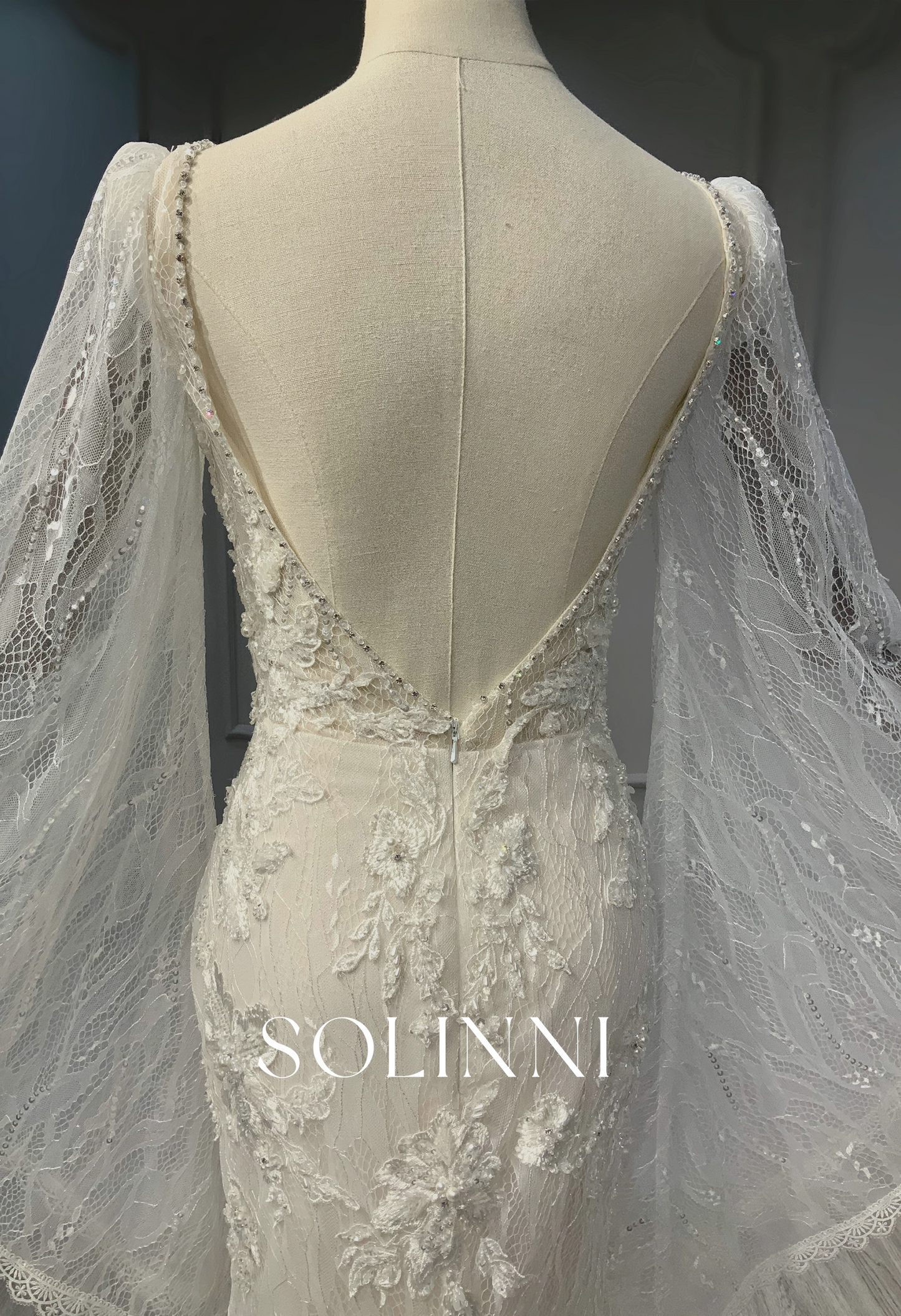 Form-fitting Gown with cape sleeves and lace embroidery
