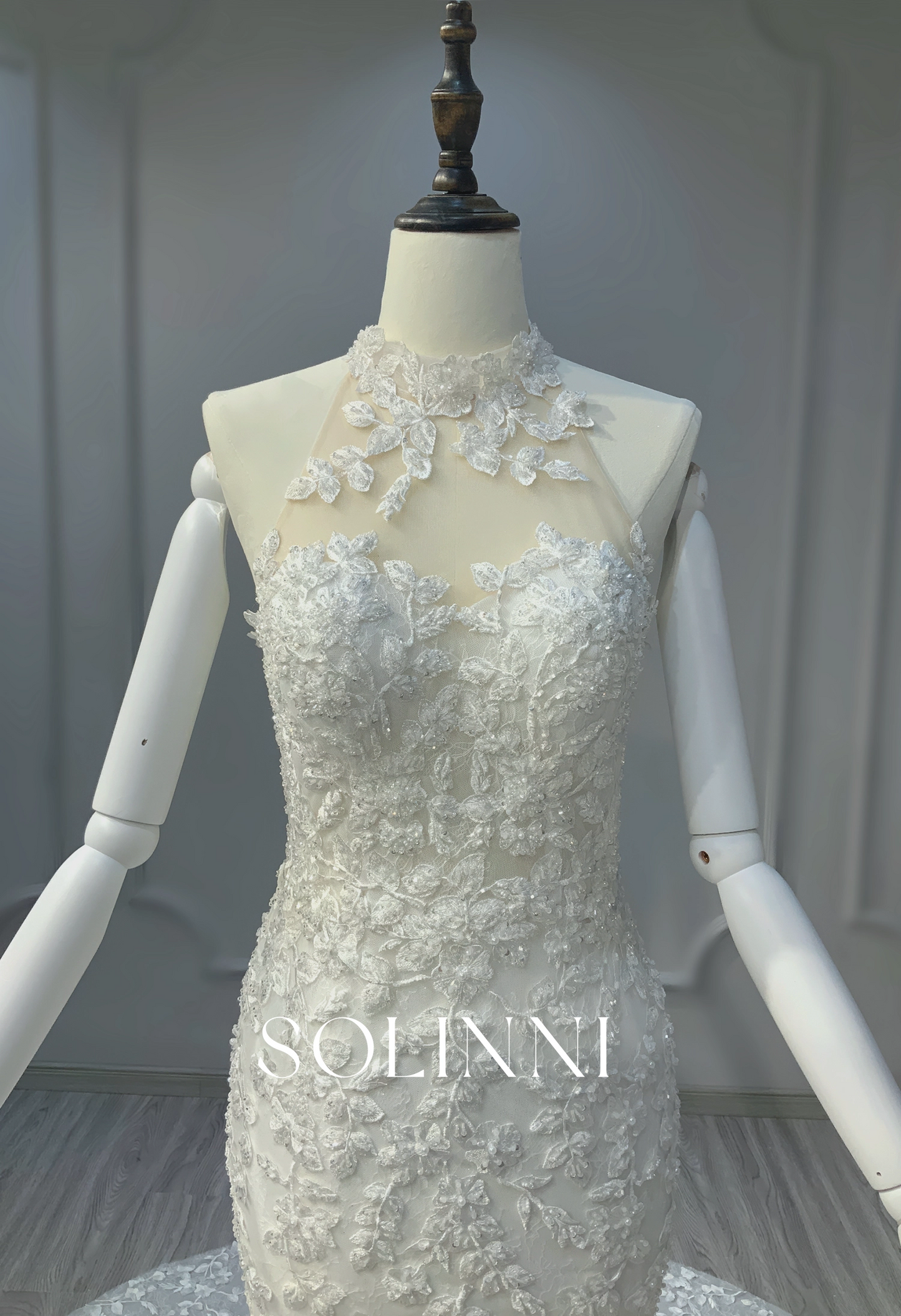 Halter Neck Slim Wedding Dress with Gorgeous Train