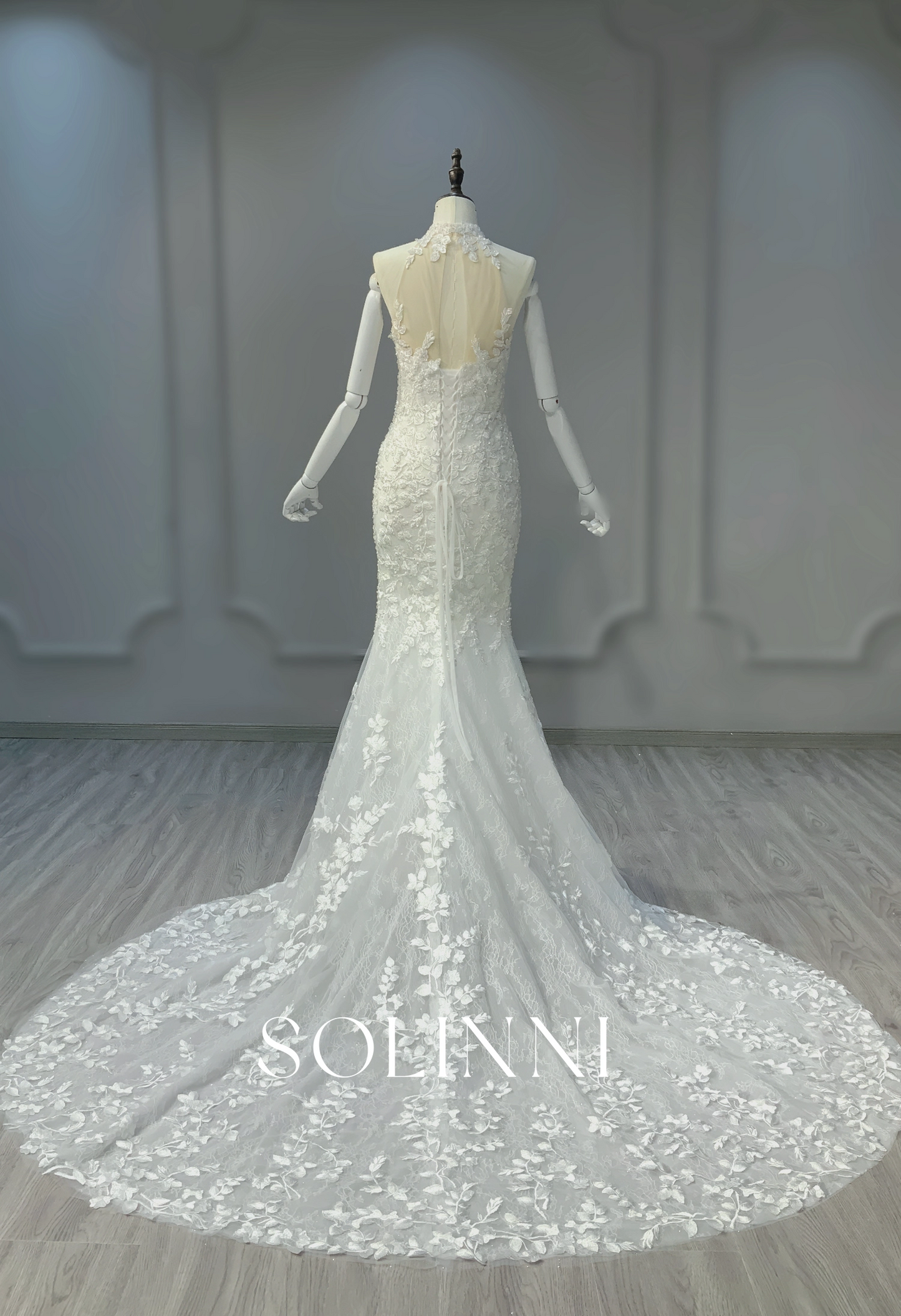 Halter Neck Slim Wedding Dress with Gorgeous Train