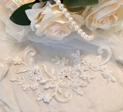 "Julianne" - Lace Edge Fingertip Length Bridal Veil - Available in White and Ivory