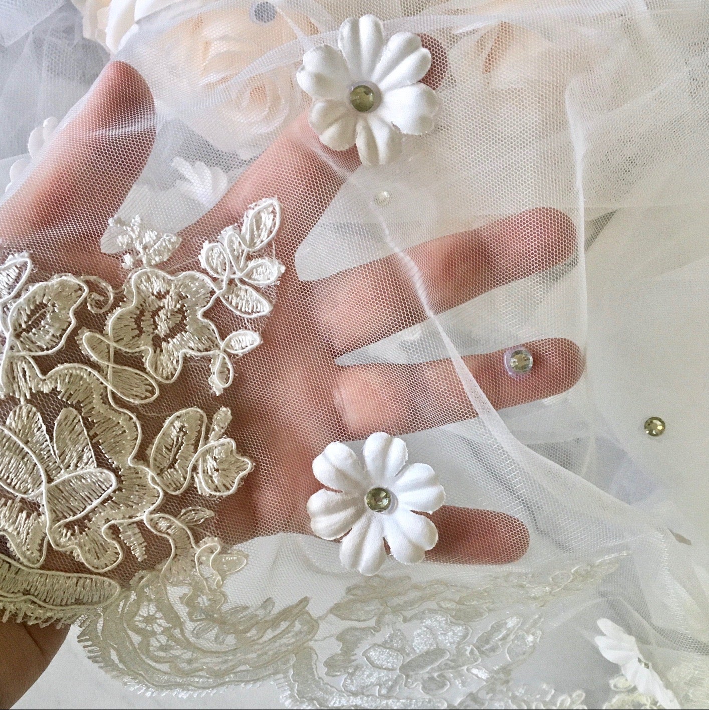 Lana - Wedding Lace and 3D Flowers Mantilla Veil - Cathedral Length