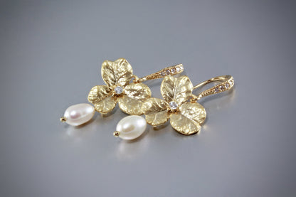 "Blush" - Pearl Bracelet and Earrings Set - Available in Yellow Gold and Silver