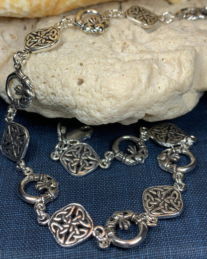 Kira Claddagh Celtic Knot Bracelet