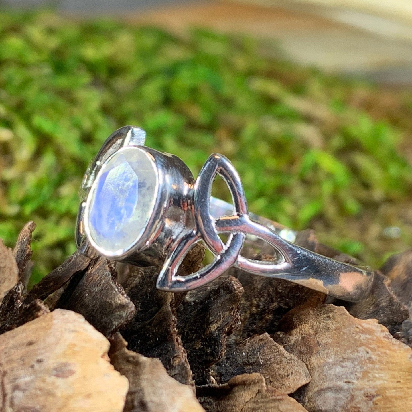 Cordelia Trinity Knot Ring