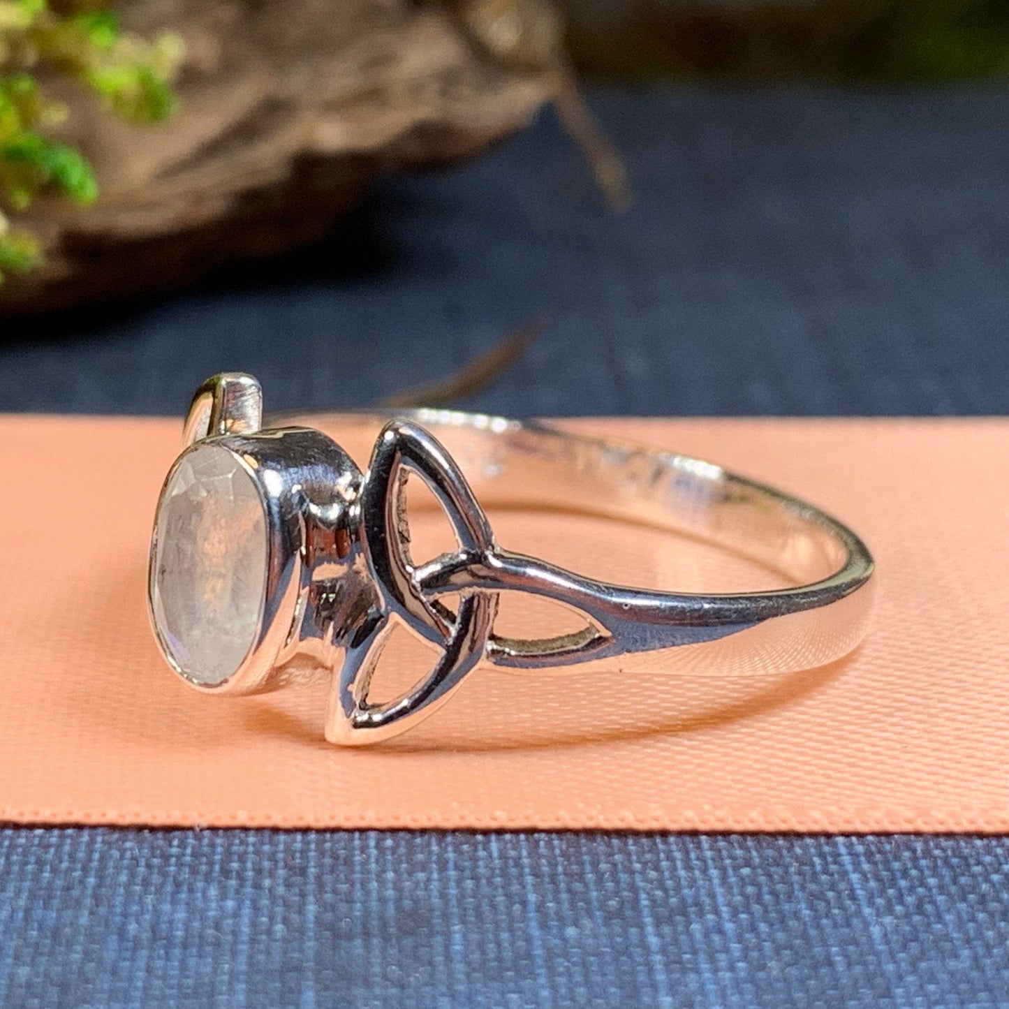 Cordelia Trinity Knot Ring