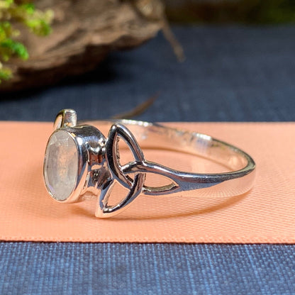 Cordelia Trinity Knot Ring