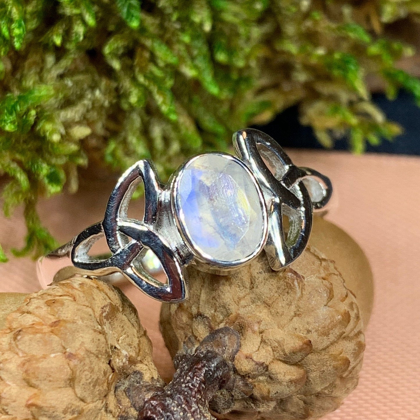 Cordelia Trinity Knot Ring