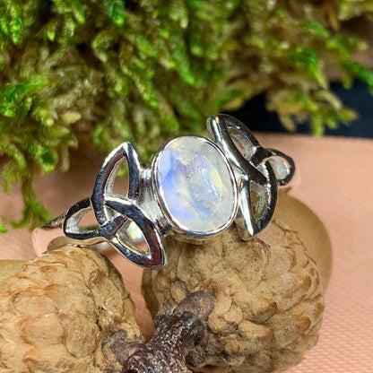 Cordelia Trinity Knot Ring