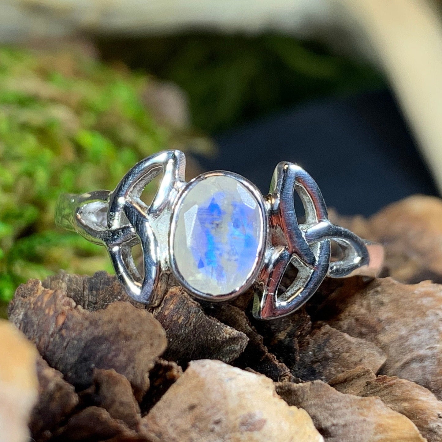 Cordelia Trinity Knot Ring