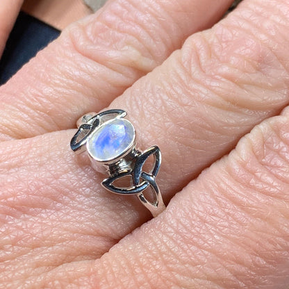 Cordelia Trinity Knot Ring