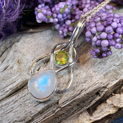 Enide Celtic Knot Necklace