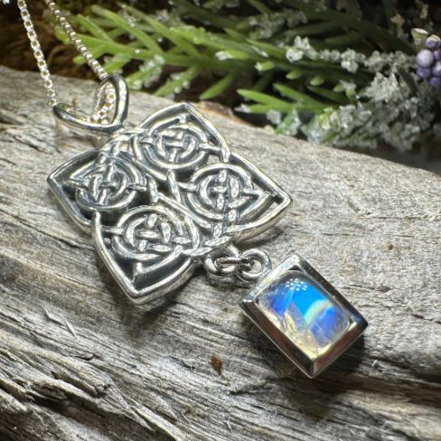 Neve Celtic Knot Necklace