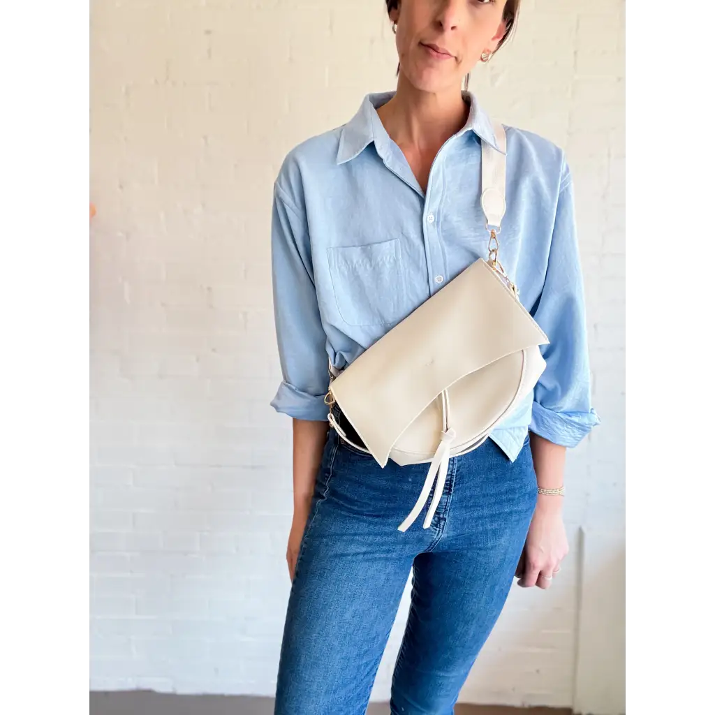 Roxie Saddle Crossbody Bag