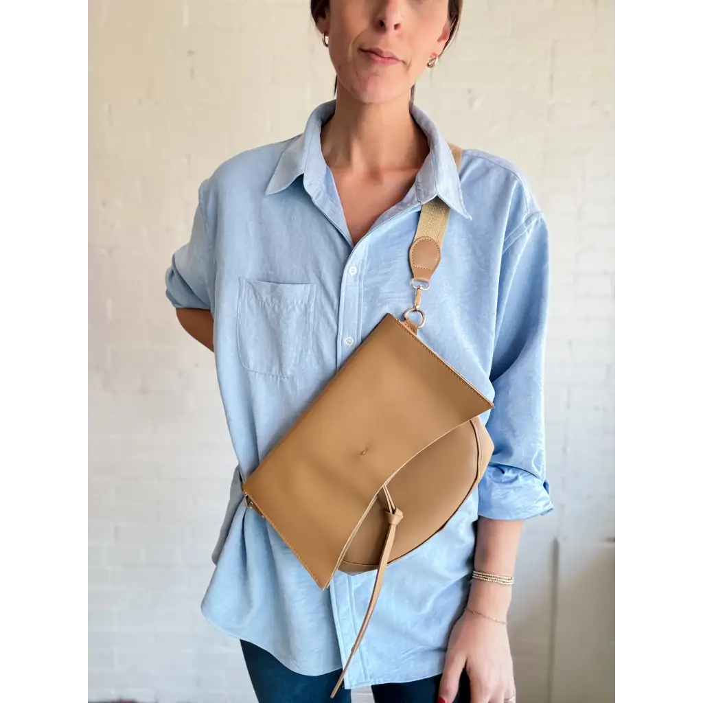Roxie Saddle Crossbody Bag
