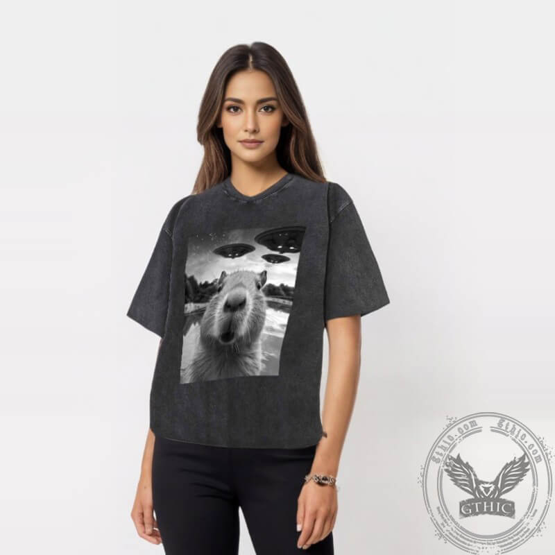 Vintage Weird Capybara Selfie UFO print T-Shirt